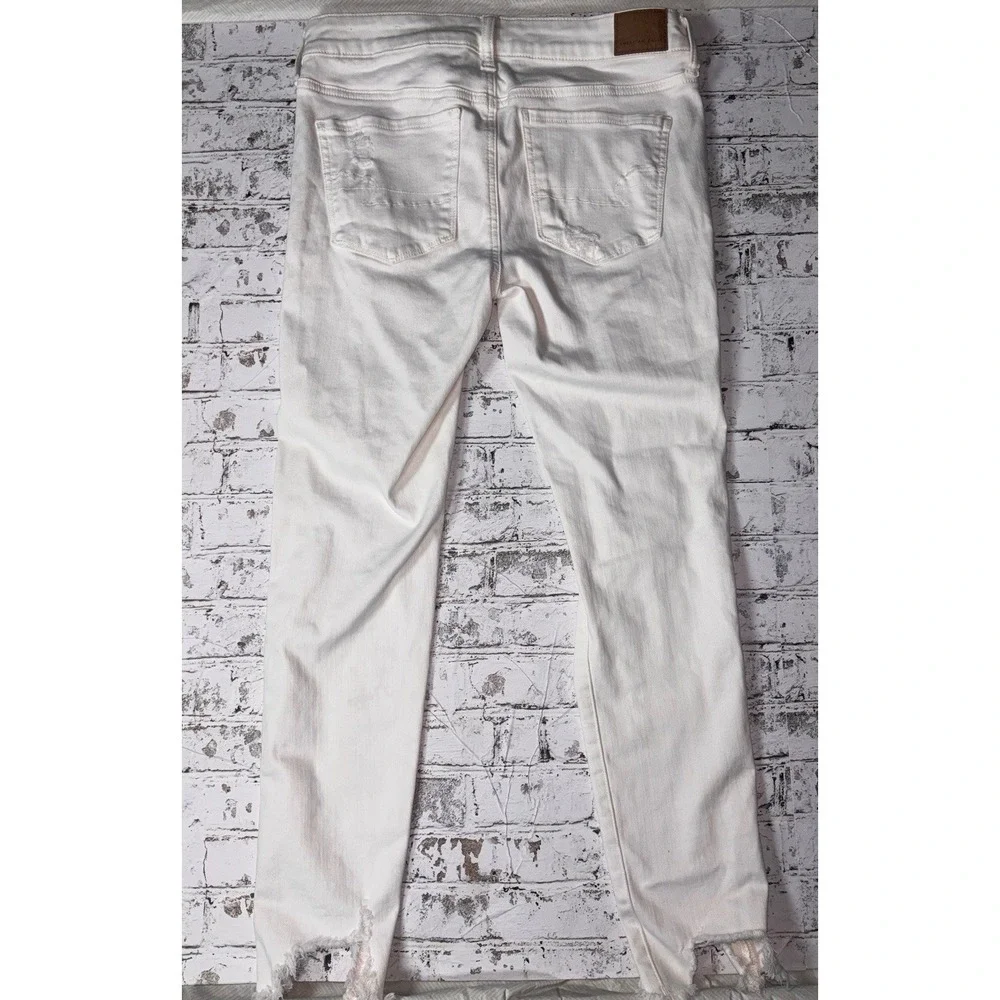 American Eagle Women's Size 10 White Denim Distressed  Jeans Next‎ Level Stretch